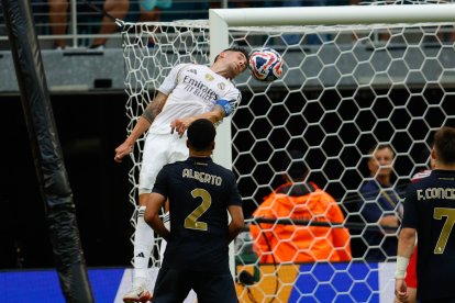 El centrocampista Federico Valverde (8) en acción durante el partido de octavos de final de la Copa Mundial de Clubes de la FIFA entre el Real Madrid CF y la Juventus FC en el Hard Rock Stadium el 1 de julio de 2025 en Miami Gardens, Florida.