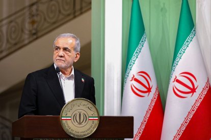 Pezeshkian en una conferencia de prensa/ HO / IRANIAN PRESIDENCY