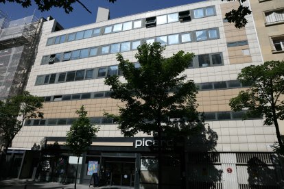 La sede del partido Agrupación Nacional en Francia fue allanada
