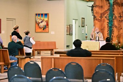 Misa en una iglesia en California.