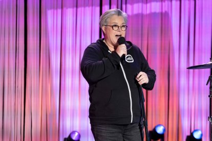 OUTSTANDING: A COMEDY REVOLUTION, Rosie O'Donnell, 2024. ph: Beth Dubber / © Netflix / Cortesía Everett Collection