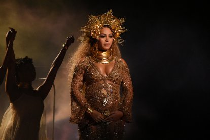 Beyoncé anuncia su embarazo en medio de un show (Imagen de archivo)