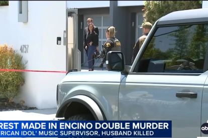 Agentes policiales investigan el asesinado de dos famosos en Los Ángeles