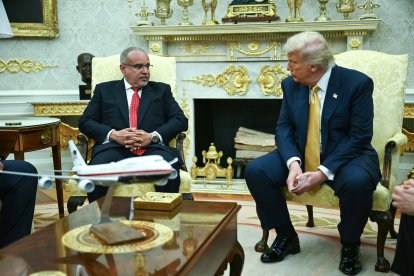 El príncipe heredero de Baréin y Donald Trump, en la Casa Blanca.
