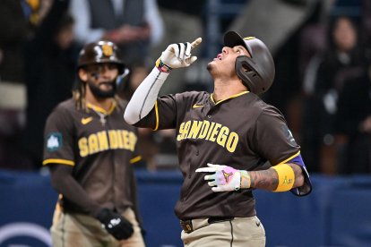 Manny Machado celebra después de su grand slam