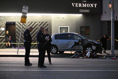 Agentes en el lugar del accidente en Hollywood