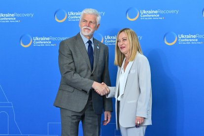 El presidente de la República Checa junto a la primer ministro de Italia