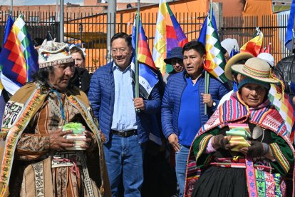 El presidente izquierdista de Bolivia junto al nuevo presidente del Movimiento al Socialismo