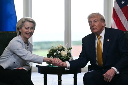 US President Donald Trump (R) shakes hands with European Commission President Ursula von der Leyen (L) after agreeing on a trade deal between the two economies following their meeting, in Turnberry south west Scotland on July 27, 2025, on the third day of his visit to the country, since his second tenure as President began. US President Donald Trump said on July 27, 2025 that he had reached a trade agreement with European Union chief Ursula von der Leyen. "We have reached a deal. It's a good deal for everybody," Trump told reporters after talks with von der Leyen at his golf resort in Turnberry, Scotland. The EU chief also hailed it as a "good deal". (Photo by Brendan SMIALOWSKI / AFP)