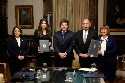 Milei y Noem en la Casa Rosada/ ARGENTINE PRESIDENCY / HANDOUT