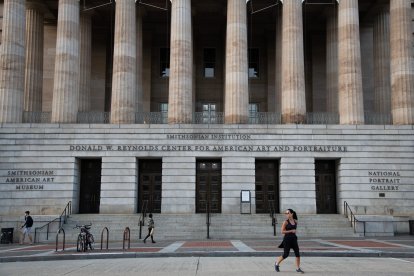 Fachada principal de la galería de retratos del Smithsonian