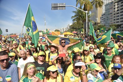 Miles de simpatizantes de Bolsonaron marchan en Brasil tras las sanciones de Donald Trump por el juicio contra el expresidente.