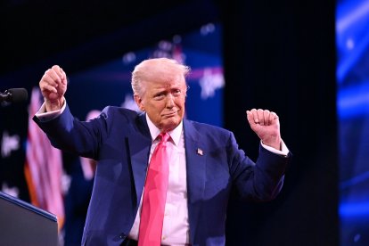 Donald Trump baila YMCA en el CPAC