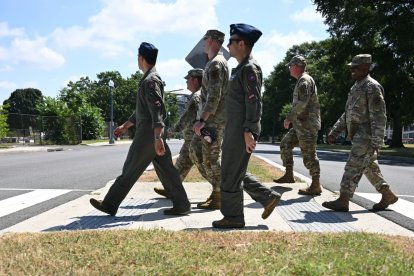 Tropas caminan hacia la Armería de Washington D. C.