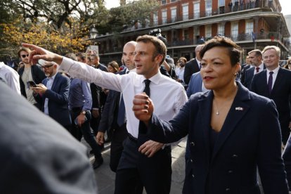 LaToya Cantrell con el presidente francés, Emmanuel Macron