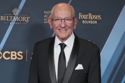 Frank Caprio llega a la 51.ª edición de los Premios Emmy Diurnos, celebrada en el hotel Westin Bonaventure de Los Ángeles, California, el viernes 7 de junio de 2024.