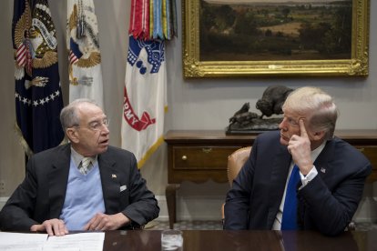 Trump y Grassley en la Casa Blanca/ Jim Watson
