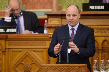 Andriy Parubii pronuncia su discurso durante la Asamblea Parlamentaria de la OTAN.