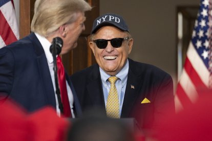 Trump y Giuliani en Nueva Jersey/ Jim Watson