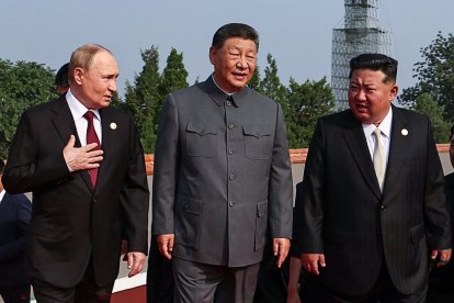 In this pool photograph distributed by the Russian state agency Sputnik, (L-R) Russia's President Vladimir Putin walks with China's President Xi Jinping and North Korea's leader Kim Jong Un before a military parade marking the 80th anniversary of victory over Japan and the end of World War II, in Beijings Tiananmen Square on September 3, 2025. (Photo by Alexander KAZAKOV / POOL / AFP)