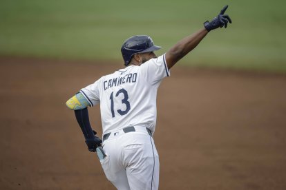 Junior Caminero celebra un triunfo de los Rays en la temporada 2025