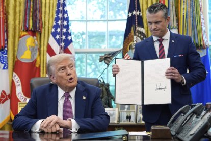 El presidente Donald Trump junto al secretario de Defensa Pete Hegseth en la Casa Blanca