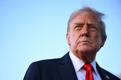 US President Donald Trump speaks to reporters after stepping off Air Force One upon returning to Joint Base Andrews in Maryland on September 7, 2025. Trump is returning from New York where he attended the US open men's final. (Photo by Mandel NGAN / AFP)