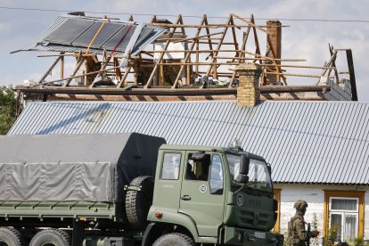 El ejército polaco inspecciona los daños causados por drones rusos