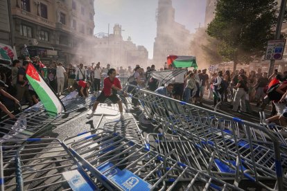 Pro-Palestinian protesters cause disturbances at the Vuelta a España cycling race in Madrid