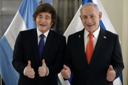 Argentina's President Javier Milei (L) with Israel's Prime Minister Benjamin Netanyahu
