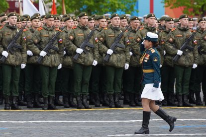 Desfile de soldados rusos en Moscú