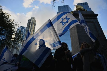 Vigilia conmemorativa por los civiles israelíes asesinados por Hamás durante el ataque del 7 de octubre, en la ciudad de Nueva York.