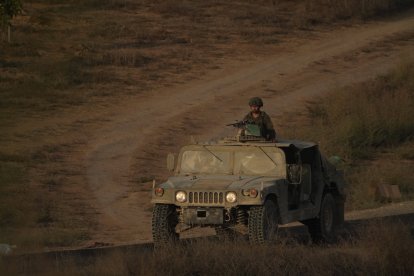 Un soldado del Ejército de Israel en la frontera de Gaza en octubre luego del ataque de Hamás