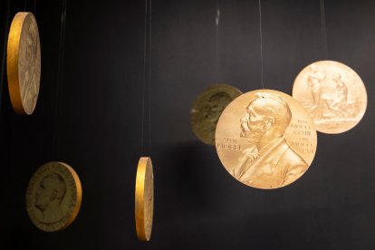 (ARCHIVO) Medallas oficiales del Premio Nobel