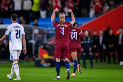 Erling Braut Haaland, de Noruega, celebra tras marcar el 5-0 durante el partido de fútbol clasificatorio para la Copa Mundial de la FIFA entre Noruega e Israel, el 11 de octubre de 2025 en Oslo. Foto: Marius Simensen / BILDBYRÃ…N / COP 238 / VG0826.bbeng fútbol fútbol fotball fifa eliminatorias copa del mundo eliminatorias europeas 2026 eliminatorias copa del mundo UEFA.