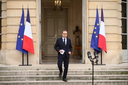 Sebastién Lecornu cuando anunció su primer gobierno en París (Archivo)