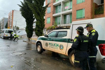 Agentes de policía donde los activistas venezolanos fueron baleados