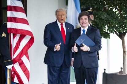 El presidente Donald Trump junto al presidente de Argentina, Javier Milei
