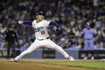 Yoshinobu Yamamoto, jugador de los Dodgers de Los Angeles, durante un partido