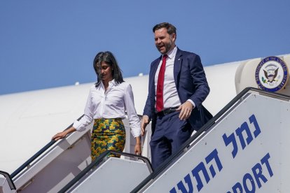 Vance arrives in Israel