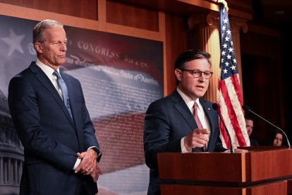 John Thune y Mike Johnson en Capitol Hill/ Alex Wroblewski