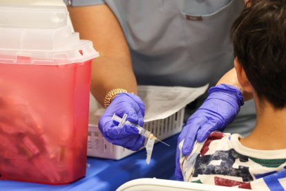 Centro de salud en campaña de vacunación en California