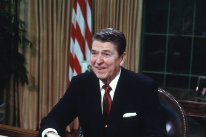 El presidente Ronald Reagan en la Oficina Oval de la Casa Blanca