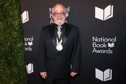 El escritor Rabih Alameddine, galardonado en los 2025 National Book Awards