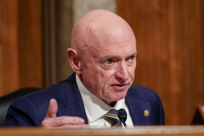 El senador estadounidense Mark Kelly, demócrata por Arizona
