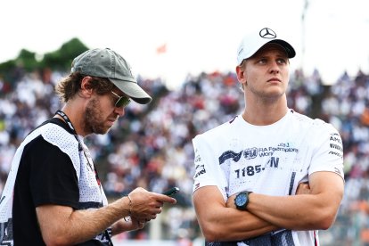 Mick Schumacher (a la derecha), durante su etapa en la Fórmula 1. Imagen de archivo