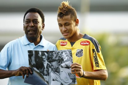 Pelé y Neymar Jr., en 2009. Imagen de archivo.