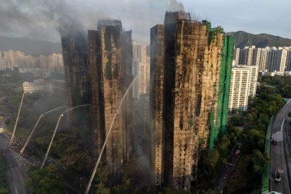 Edificios calcinados en Hong Kong
