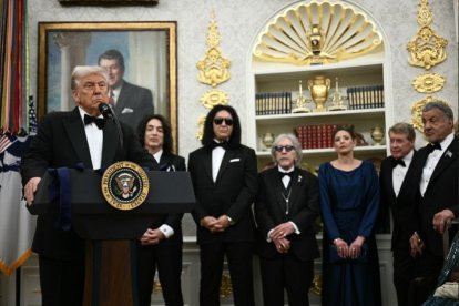 Donald Trump, habla durante la entrega de medallas del Kennedy Center Honors