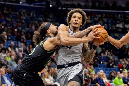 El alero de los Spurs, Jeremy Sochan.